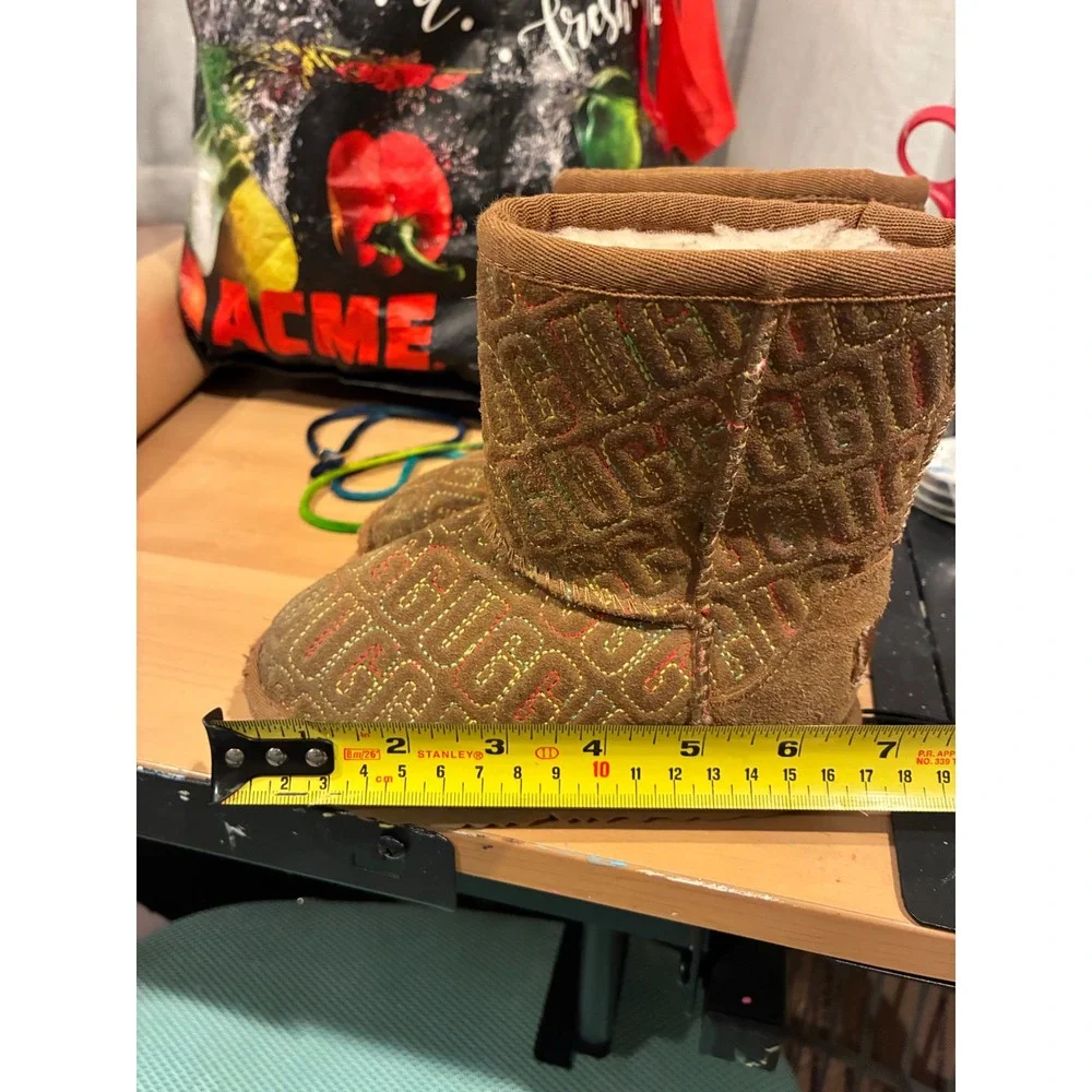 UGG Australia Classic Short Rainbow Logo‎ Embroidered Chestnut Suede Boots Kids